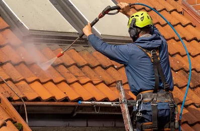 Démoussage et hydrofuge de toiture à Connaux